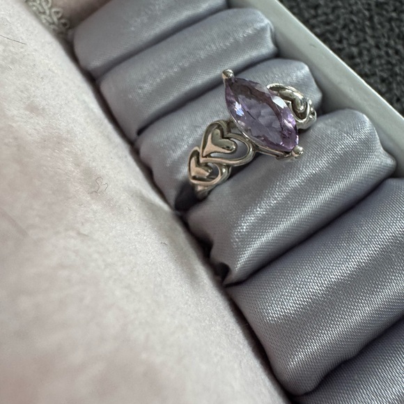 Elegant 925 Sterling Silver and genuine Amethyst heart ring. - Picture 6 of 15